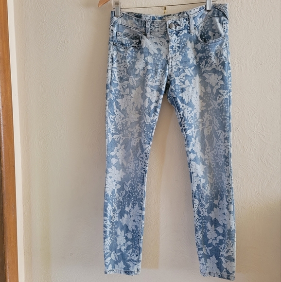 Free People, Hawaiian Floral Skinny Jeans,‎ Size 27 - Picture 3 of 7